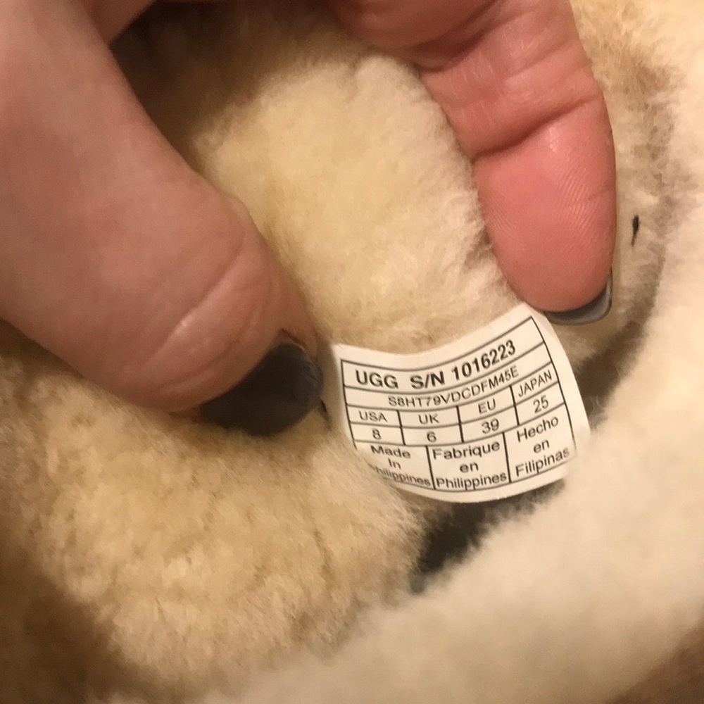 Tan ugg boots 🤩 - Picture 2 of 12